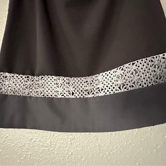 Vintage Black Floral Short Sleeve Midi Dress with Pockets Size Small Preloved - Picture 11 of 16